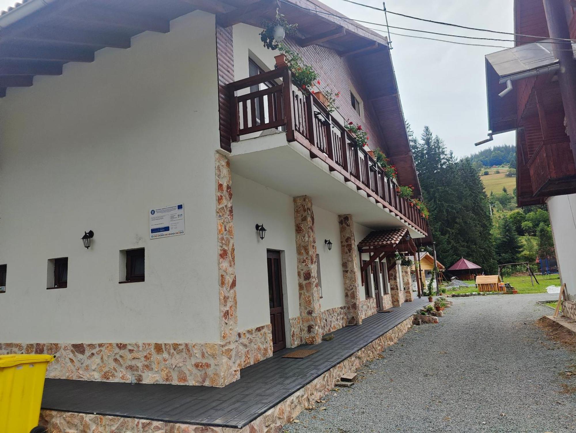 Pensiunea Trei Brazi Arieşeni エクステリア 写真