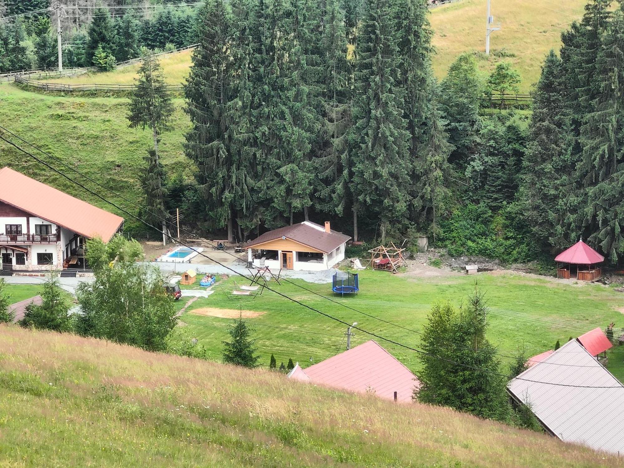 Pensiunea Trei Brazi Arieşeni エクステリア 写真